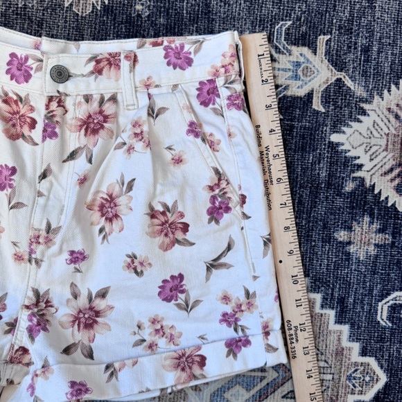 American Eagle White Floral Denim Mom Shorts Women’s Size 4 100% Cotton - Picture 14 of 16